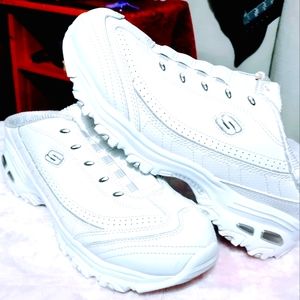 Sketchers d elites Size 8 wide ,white and  great condition.